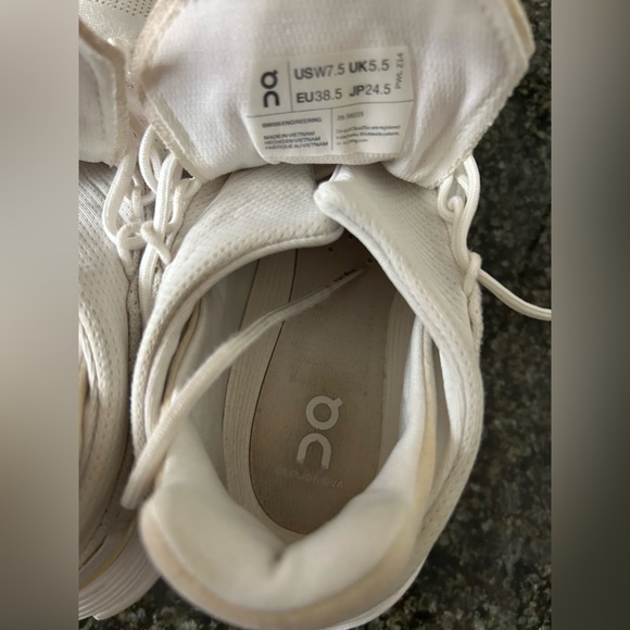 Woman’s On Running On Cloud Cloudnova 2 Sneakers White. Size 7.5 - Picture 8 of 14